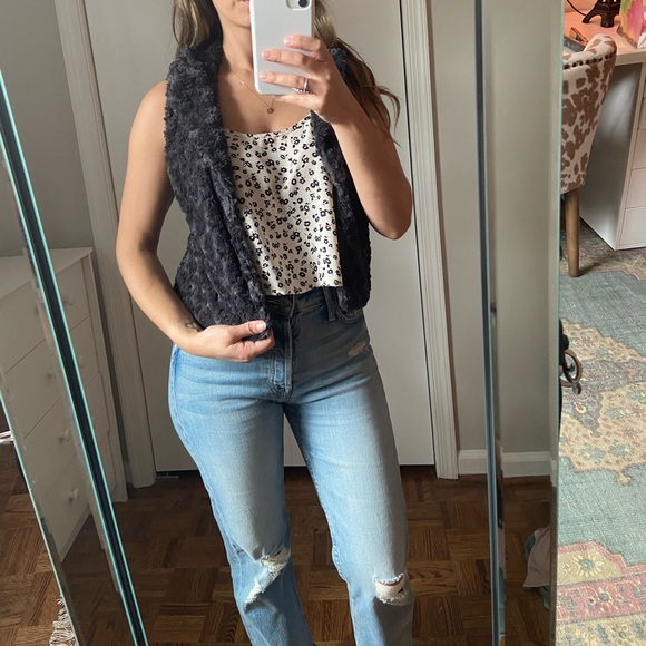 Fuzzy vest - Picture 2 of 6